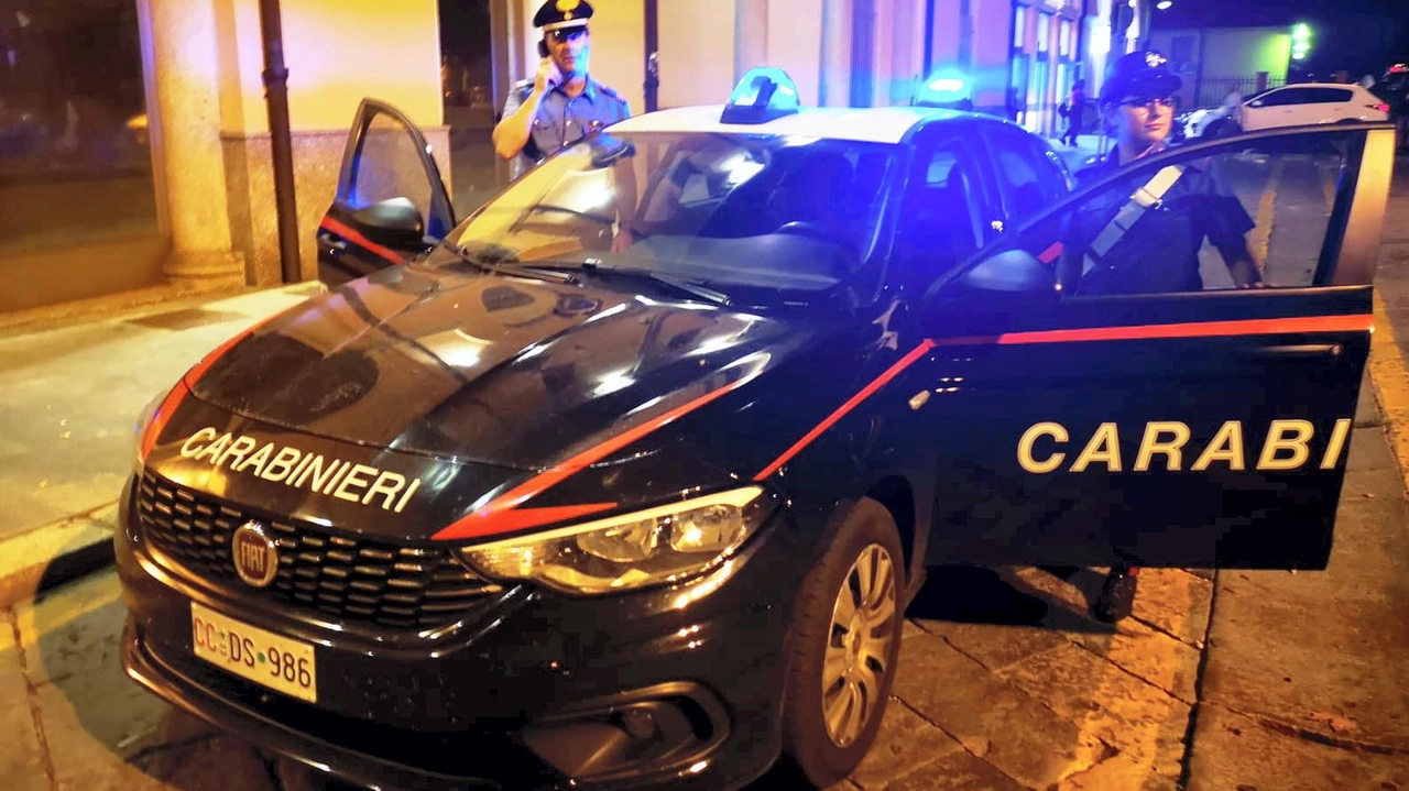 Rissa con bottiglie rotte a Voghera: due fratelli ecuadoriani feriti, non in pericolo di vita. Indagini in corso per chiarire le cause dello scontro tra sudamericani. Rissa con bottiglie rotte a Voghera: due fratelli ecuadoriani feriti, non in pericolo di vita. Indagini in corso per chiarire le cause dello scontro tra sudamericani.