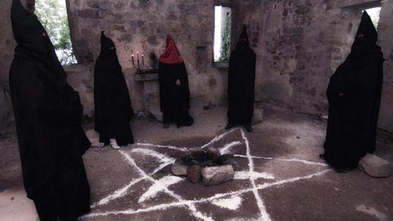 Una setta quella scoperta ad Halloween? Una setta quella scoperta ad Halloween?