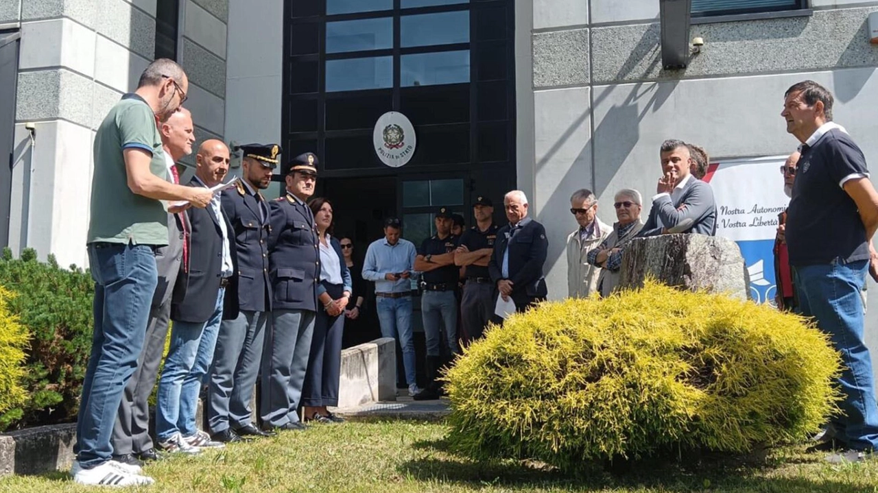 La cerimonia alla sede di Mese della polizia stradale con autorità colleghi e sindaci La cerimonia alla sede di Mese della polizia stradale con autorità colleghi e sindaci