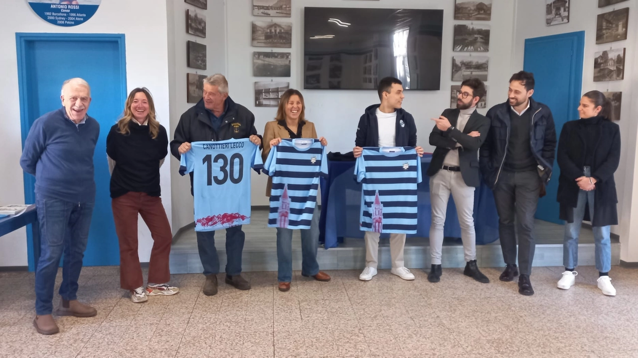 La presentazione della terza maglia bluceleste nella sede della Canottieri Lecco La presentazione della terza maglia bluceleste nella sede della Canottieri Lecco