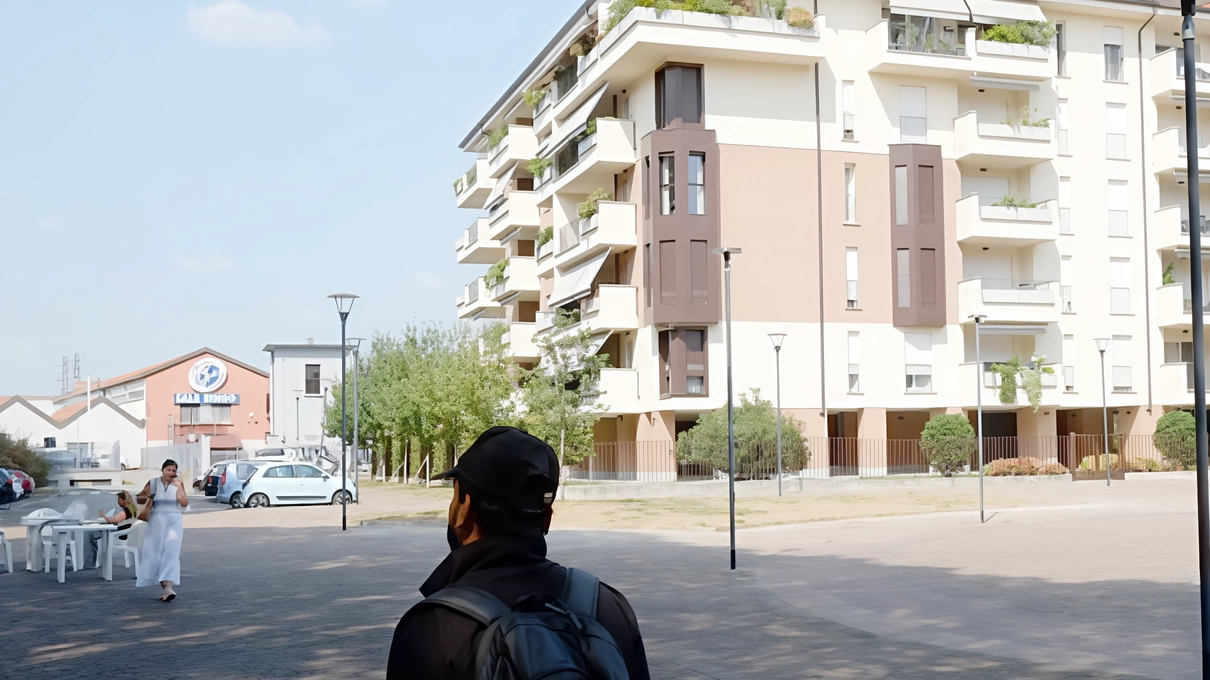 A Monza, il quartiere San Donato si prepara a una trasformazione green con i lavori in corso su piazza Bonatti. L'intervento prevede nuove pensiline, panchine e aiuole per migliorare il comfort termico e la socialità del luogo. A Monza, il quartiere San Donato si prepara a una trasformazione green con i lavori in corso su piazza Bonatti. L'intervento prevede nuove pensiline, panchine e aiuole per migliorare il comfort termico e la socialità del luogo.