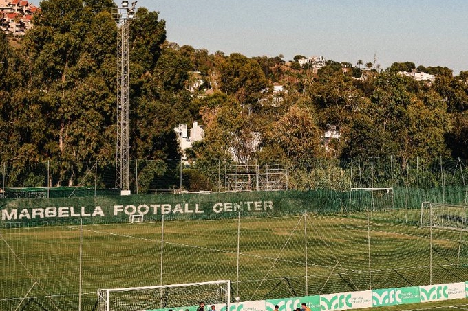 Un momento della partita tra Como e Wolves, a Marbella (dal profilo X dei Wolves)