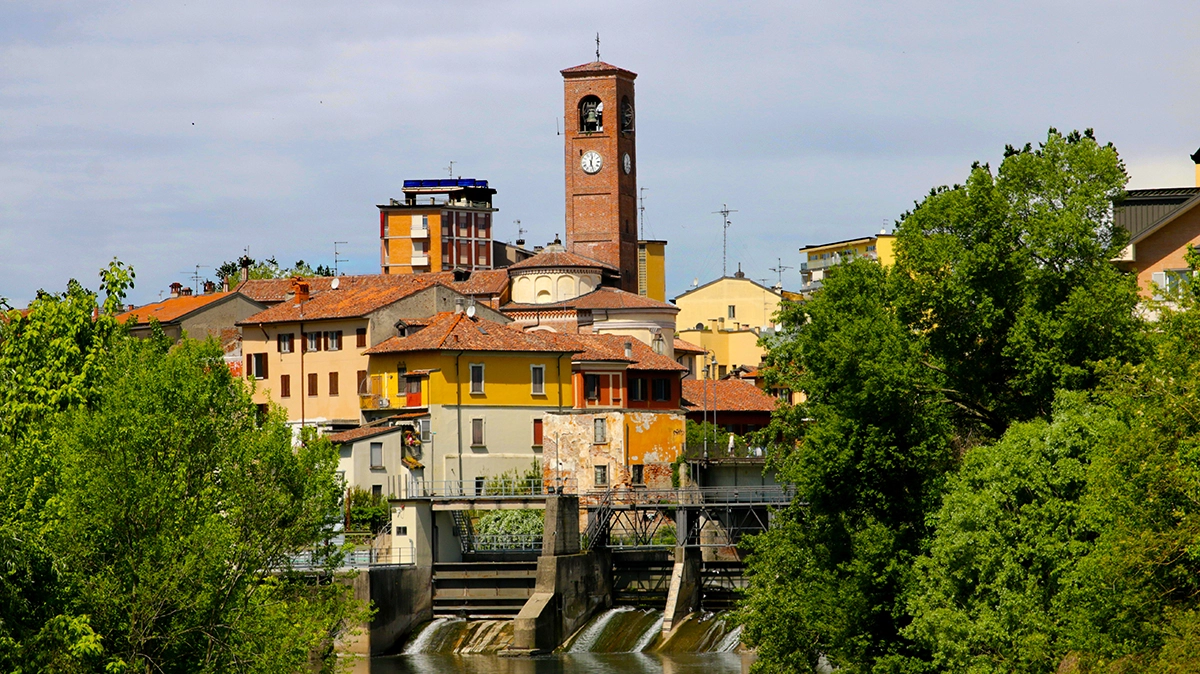 Una veduta di Melegnano, su cui svetta il campanile della basilica di San Giovanni Battista Una veduta di Melegnano, su cui svetta il campanile della basilica di San Giovanni Battista
