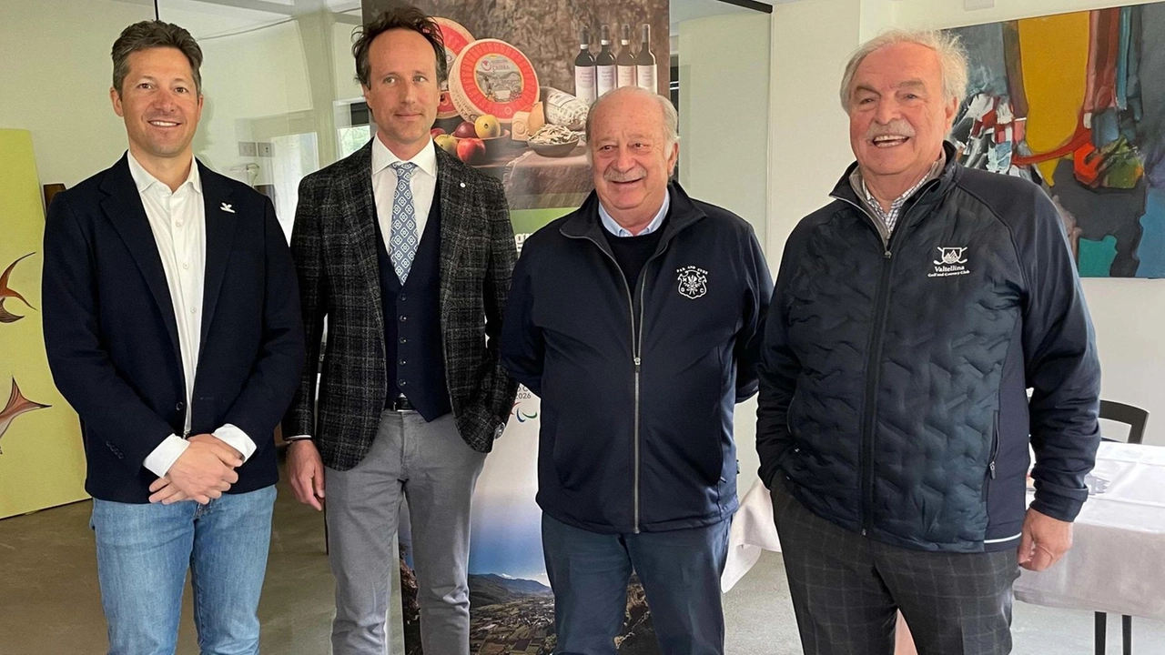 Primo a destra Roberto Brivio presidente del Valtellina golf: «Vogliamo avvicinare il più possibile i giovani alla pratica del golf e in tal senso stiamo programmando corsi per gli studenti»
