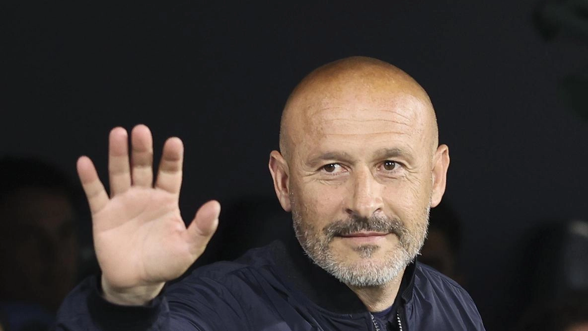 Igli Tare, nuovo ds del Milan, punta sui rinnovi di Maignan e Pulisic. Attesa per Italiano e possibili nuovi arrivi.