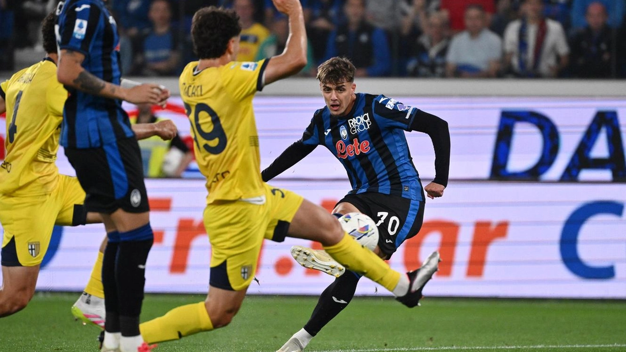 La conclusione di Daniel Maldini che porta l’Atalanta sul 2-0 contro il Parma La conclusione di Daniel Maldini che porta l’Atalanta sul 2-0 contro il Parma