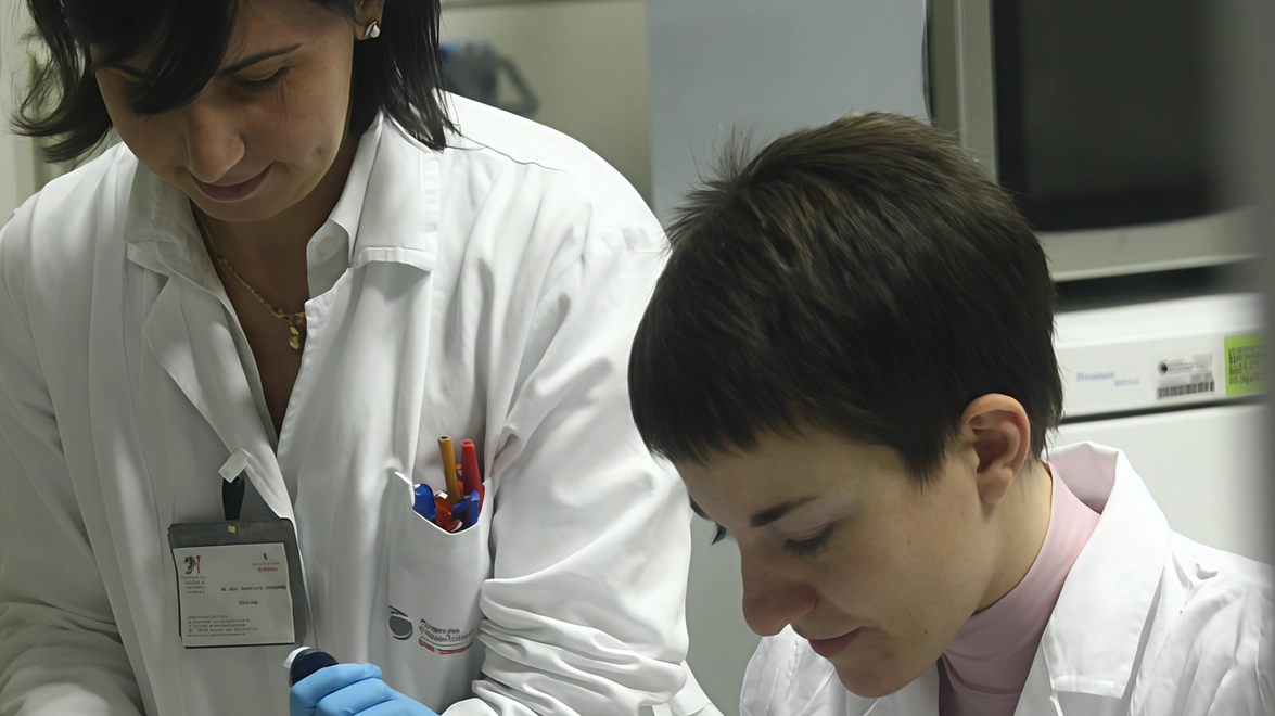 I ricercatori della Fondazione Tettamanti hanno individuato le molecole in grado di nutrire comunque le cellule maligne nonostante la chemio "Ora impariamo a neutralizzarle per migliorare l’efficacia dei trattamenti". I ricercatori della Fondazione Tettamanti hanno individuato le molecole in grado di nutrire comunque le cellule maligne nonostante la chemio "Ora impariamo a neutralizzarle per migliorare l’efficacia dei trattamenti".