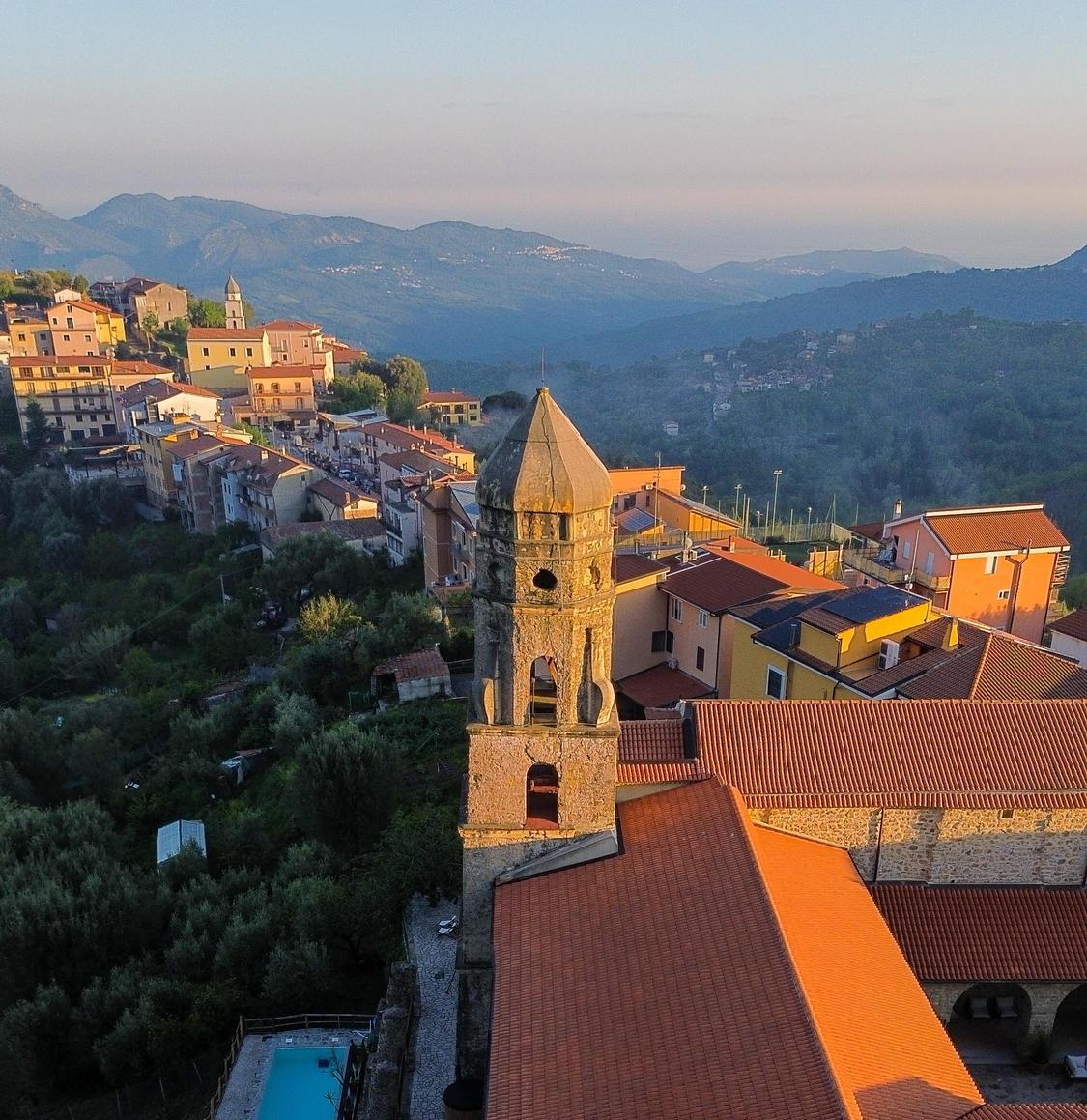 Giovani in fuga dalla città. L’hotel in un ex convento: "Qui c’è la vita autentica" Giovani in fuga dalla città. L’hotel in un ex convento: "Qui c’è la vita autentica"