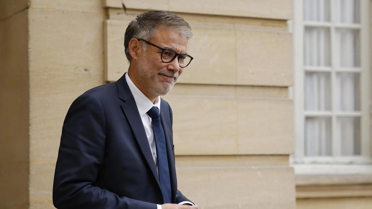 Premier francese denuncia le forze che lo stanno per sfiduciare Premier francese denuncia le forze che lo stanno per sfiduciare