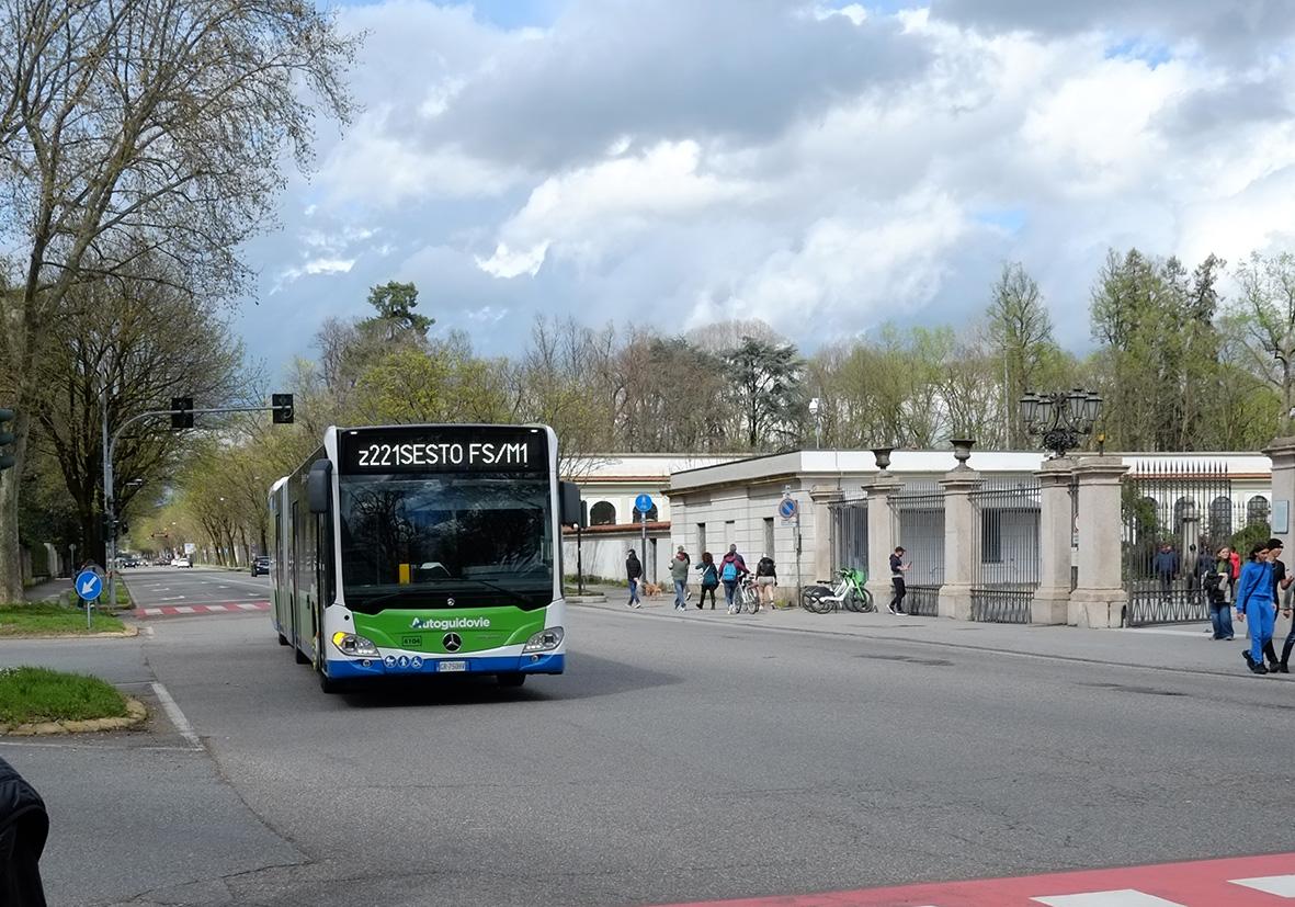 Gli autisti dei bus in rivolta, incrocio trappola in Villa Reale: “Siamo vittime del T Red” Gli autisti dei bus in rivolta, incrocio trappola in Villa Reale: “Siamo vittime del T Red”