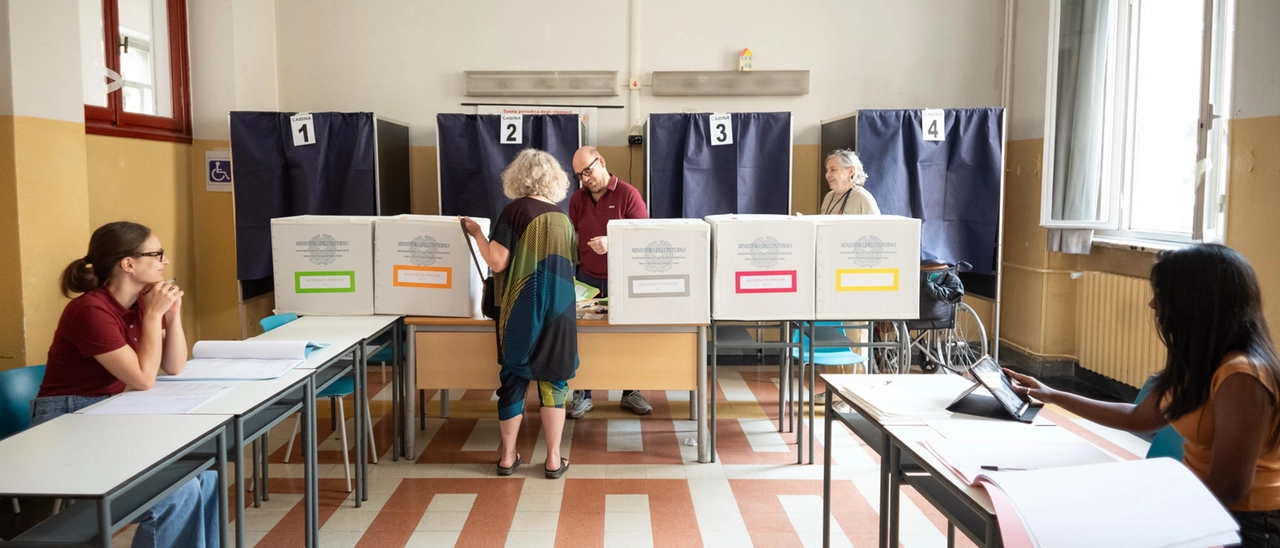 Referendum e ballottaggi in Lombardia: 8 milioni di elettori alle urne. Gli spareggi di Cernusco sul Naviglio e Rozzano