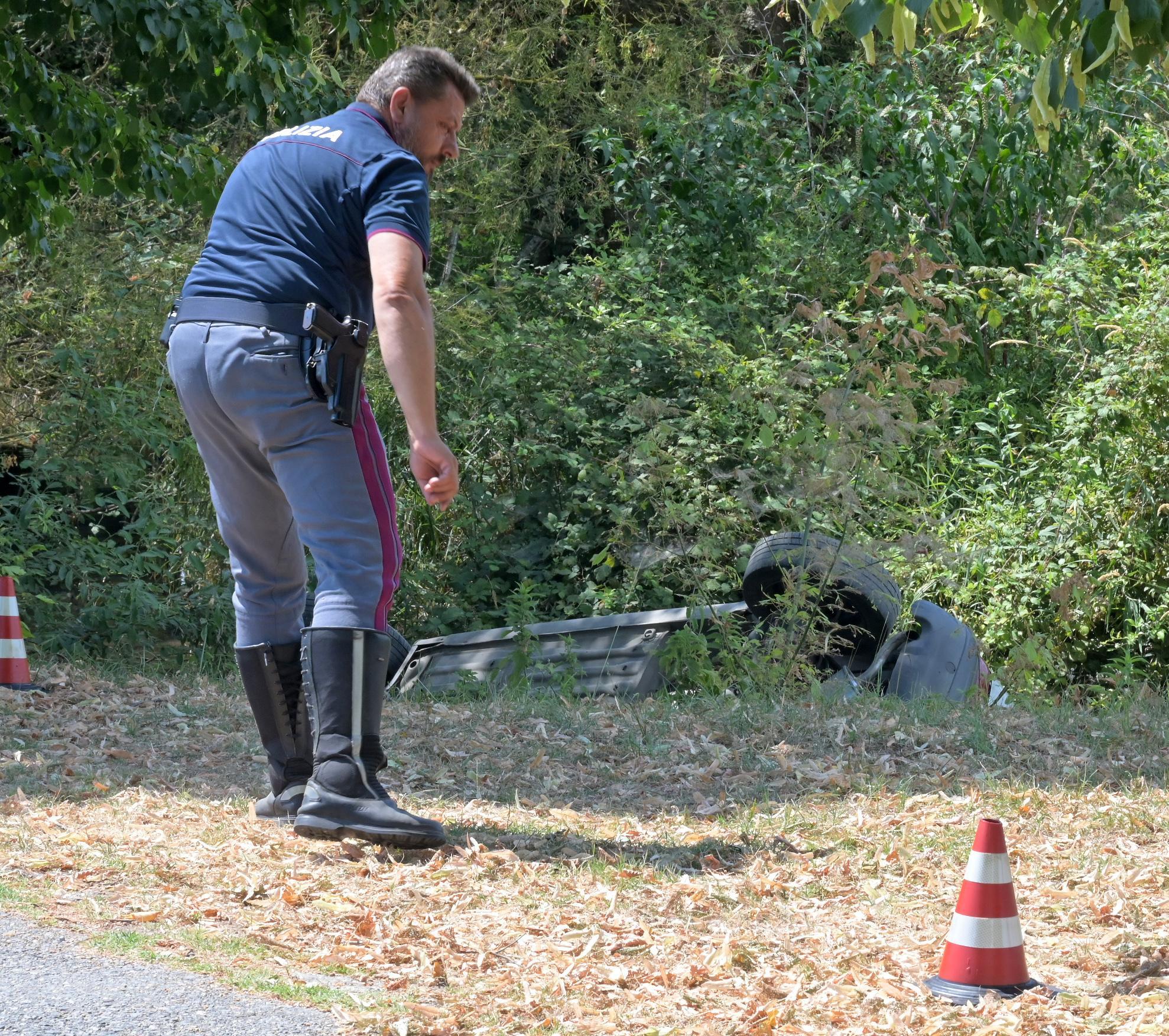Con l’auto nel canale. Morta donna di 61 anni. Ipotesi di un malore: nessun segno di frenata