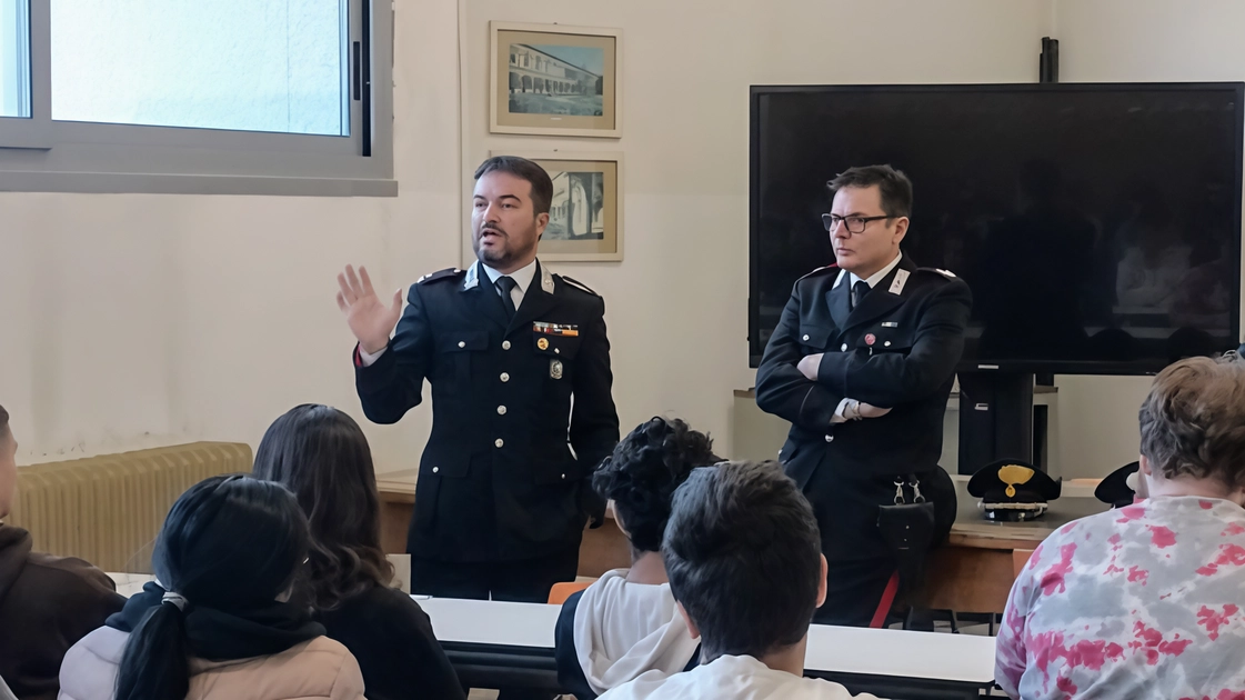L’incontro con il maggiore Pietro Laghezza comandante della compagnia di Legnano insieme al vicebrigadiere Pasquale Fiengo e all’appuntato scelto Reffaele Denicola L’incontro con il maggiore Pietro Laghezza comandante della compagnia di Legnano insieme al vicebrigadiere Pasquale Fiengo e all’appuntato scelto Reffaele Denicola