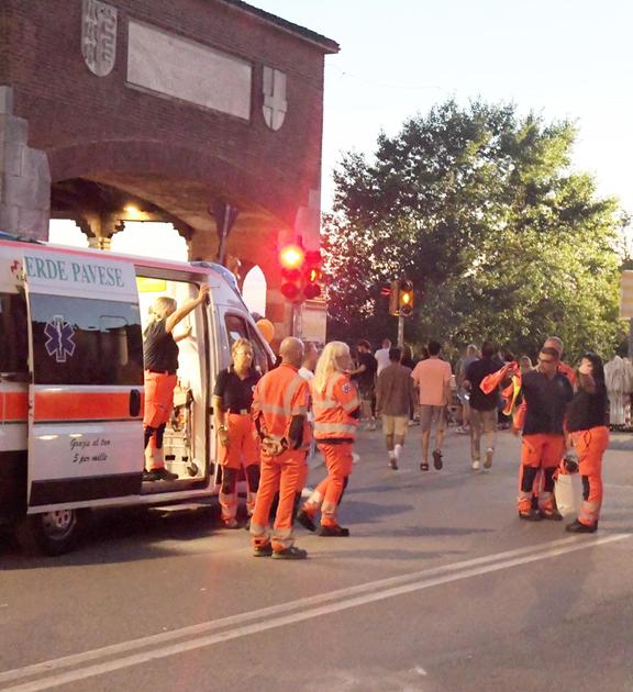 vuole transitare in zona vietata anziano nei guai