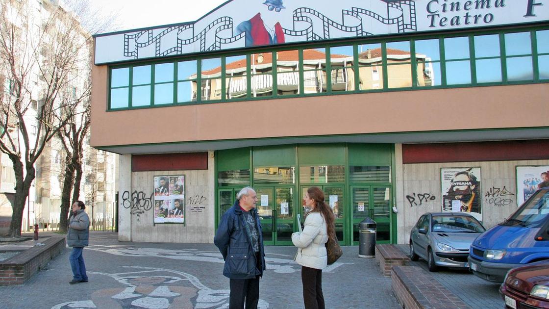 rozzano è polemica in vendita piscina e teatro opposizioni sugli scudi