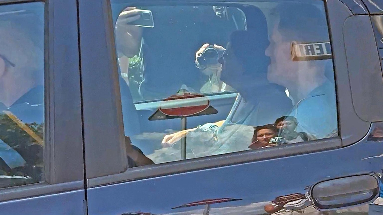 Maria Rosa Sabadini, la madre del compagno della vittima, nel momento in cui giunge al comando dei carabinieri Maria Rosa Sabadini, la madre del compagno della vittima, nel momento in cui giunge al comando dei carabinieri