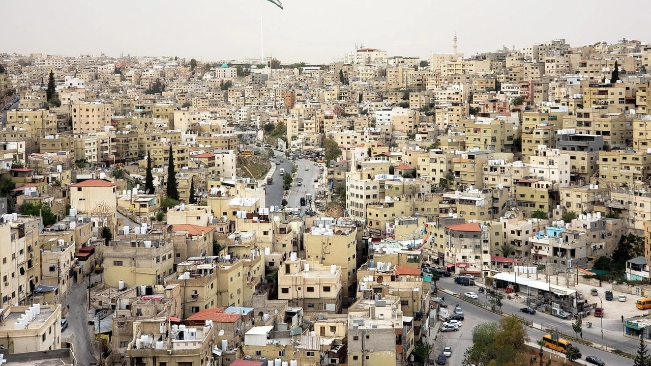 Le sirene ad Amman e la chiusura dello spazio aereo giordano sono misure precauzionali per le tensioni Israele-Iran. Le sirene ad Amman e la chiusura dello spazio aereo giordano sono misure precauzionali per le tensioni Israele-Iran.