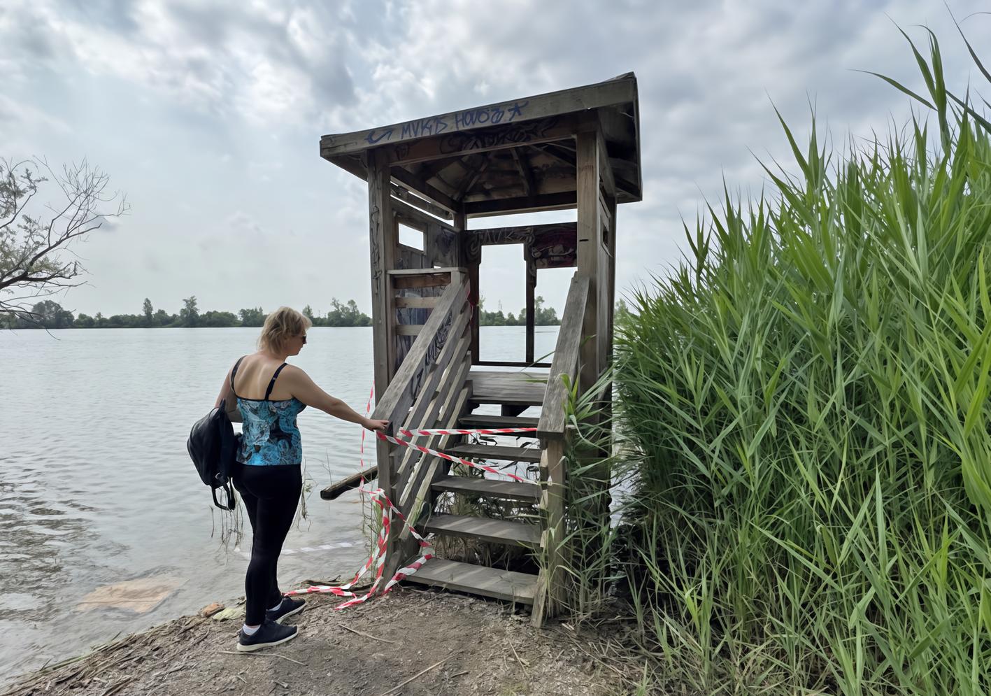 Distrutto l’osservatorio. E vandali in azione al parco giochi di Assago Distrutto l’osservatorio. E vandali in azione al parco giochi di Assago