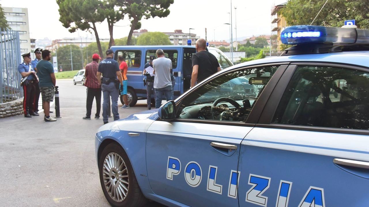 Le forze dell’ordine potranno allontanare chi assume comportamenti aggressivi o molesti causando un pericolo per le altre persone Le forze dell’ordine potranno allontanare chi assume comportamenti aggressivi o molesti causando un pericolo per le altre persone