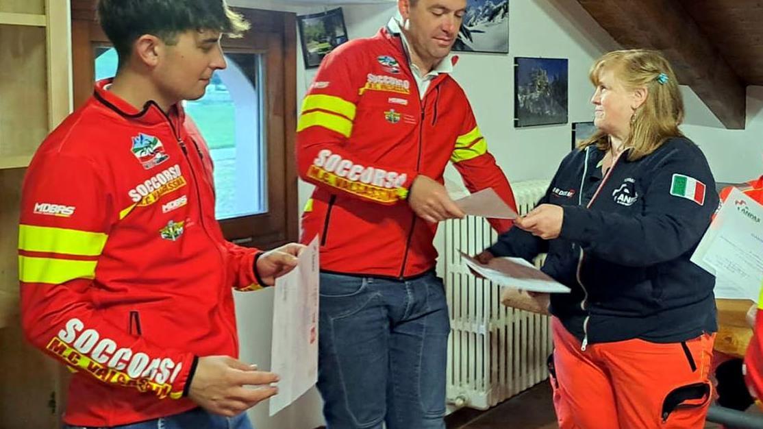 I piloti da trial del Moto Club alleati dei soccorritori in montagna: "Ci aiutano ad abbattere i tempi" I piloti da trial del Moto Club alleati dei soccorritori in montagna: "Ci aiutano ad abbattere i tempi"