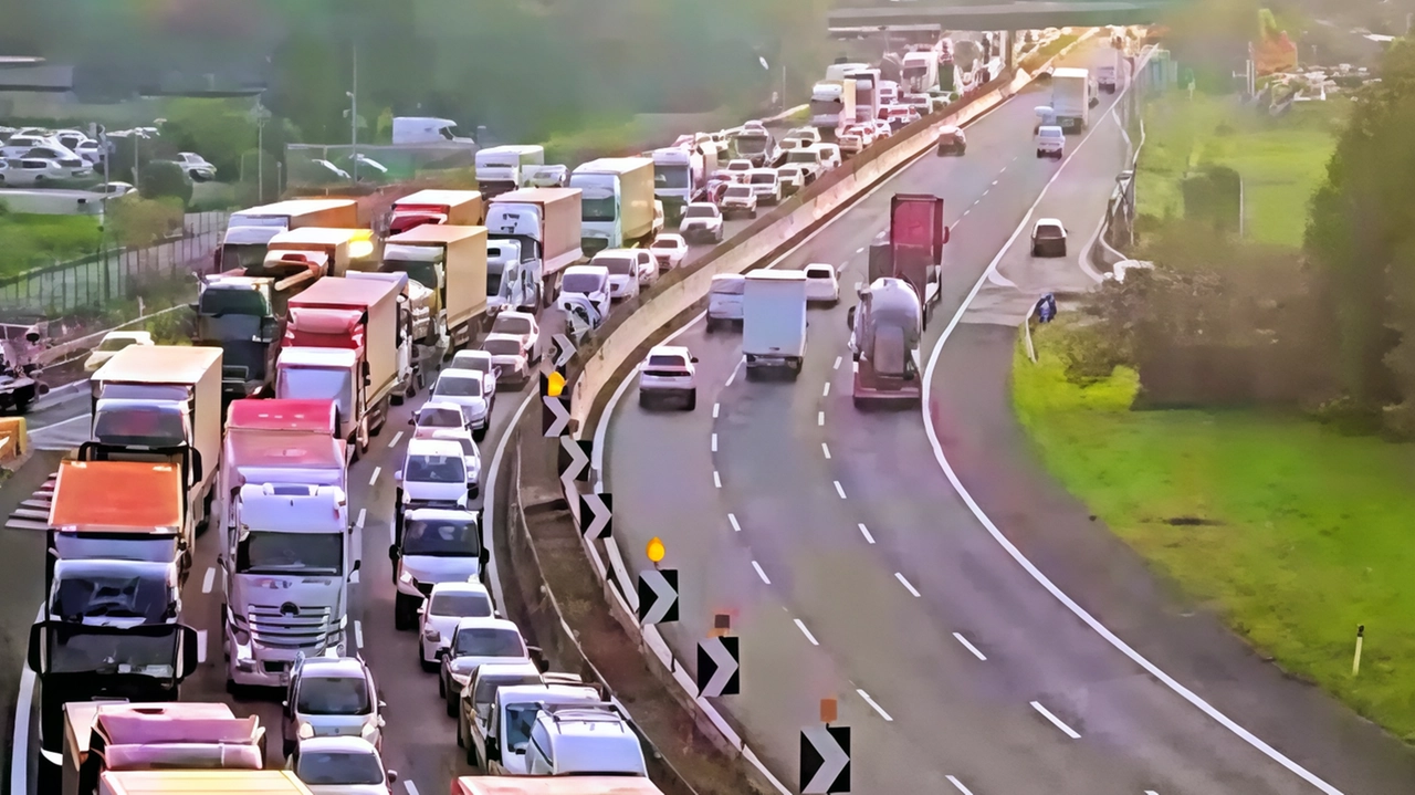 Maxi incidente sull'A4 a Bergamo: 5 veicoli coinvolti, 30 persone, 3 feriti. Code verso Milano. Intervento di soccorso e ripristino della circolazione. Maxi incidente sull'A4 a Bergamo: 5 veicoli coinvolti, 30 persone, 3 feriti. Code verso Milano. Intervento di soccorso e ripristino della circolazione.