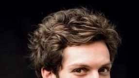 Questa sera alla Scala, vigilia del Venerdì Santo Raphäel Pichon (nella foto) dirige il suo ensemble Pygmalion nella “La... Questa sera alla Scala, vigilia del Venerdì Santo Raphäel Pichon (nella foto) dirige il suo ensemble Pygmalion nella “La...