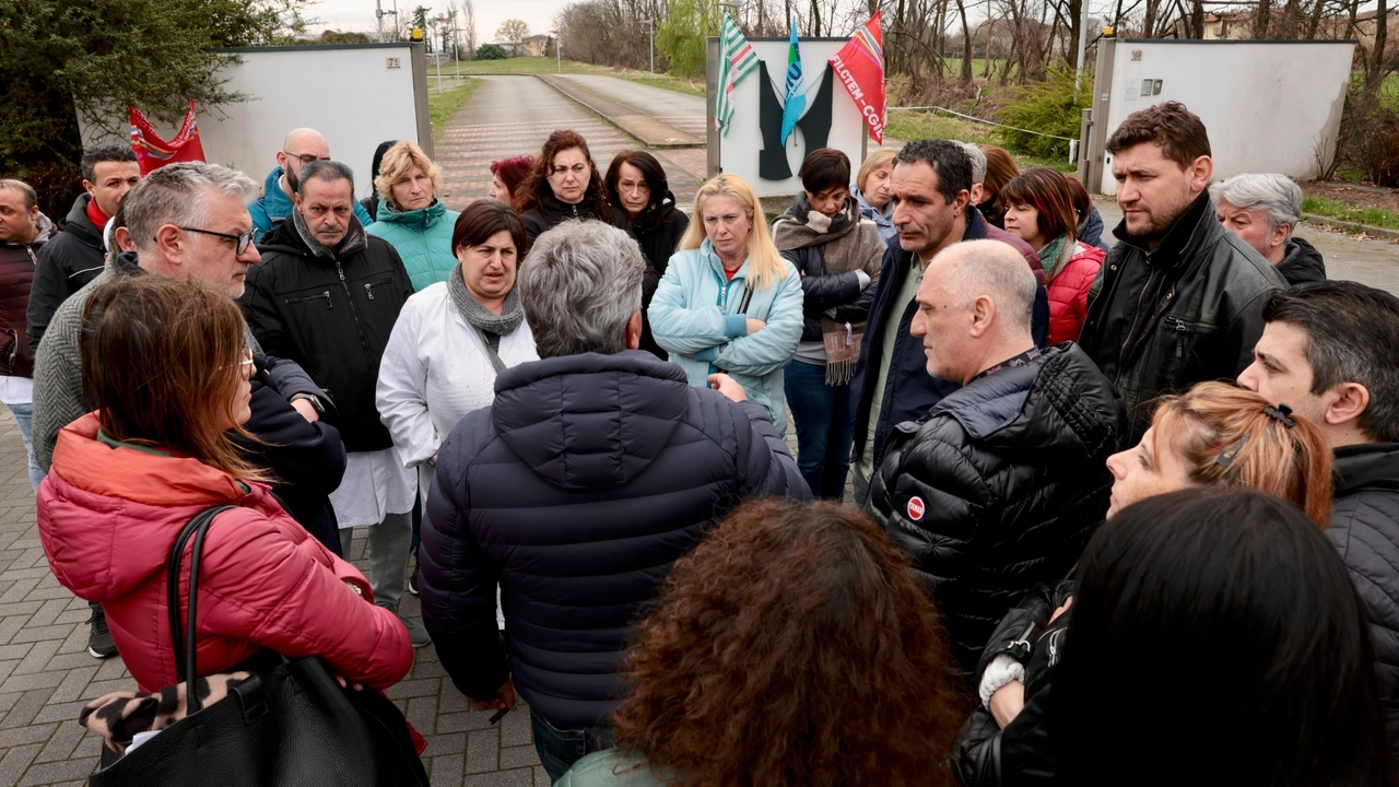 Vigevano, la Moreschi chiude e gli operai continuano la protesta: “Non ci arrendiamo”