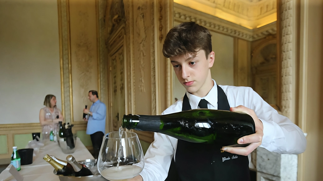 La città di Teodolinda ospita produttori di tutte le regioni con eventi in centro e in Villa Reale. E questa sera cena con chef stellati anche per sostenere i progetti sociali della Meridiana. La città di Teodolinda ospita produttori di tutte le regioni con eventi in centro e in Villa Reale. E questa sera cena con chef stellati anche per sostenere i progetti sociali della Meridiana.