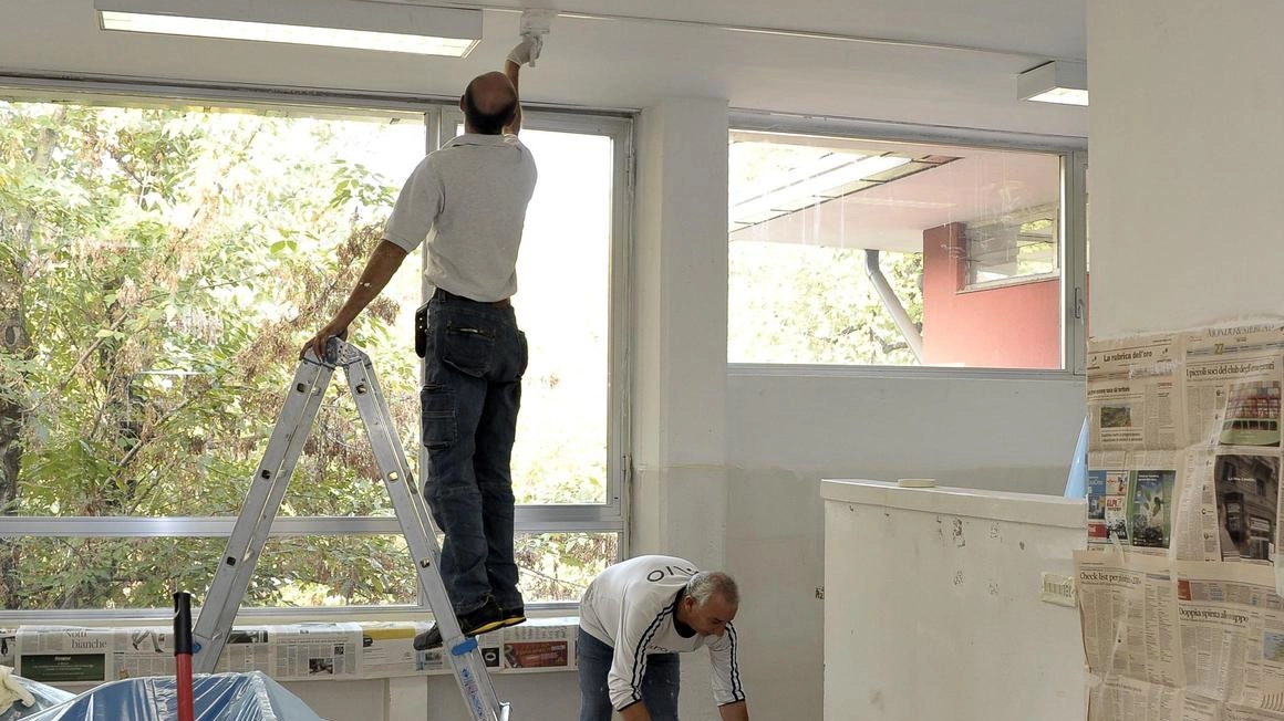 Una parte del gettito dell’Irpef sarà usata per il restyling di scuole. Circa 41mila euro serviranno per progettare adeguamenti dei plessi Una parte del gettito dell’Irpef sarà usata per il restyling di scuole. Circa 41mila euro serviranno per progettare adeguamenti dei plessi