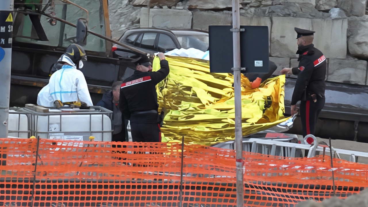I carabinieri nell’area sequestrata I carabinieri nell’area sequestrata