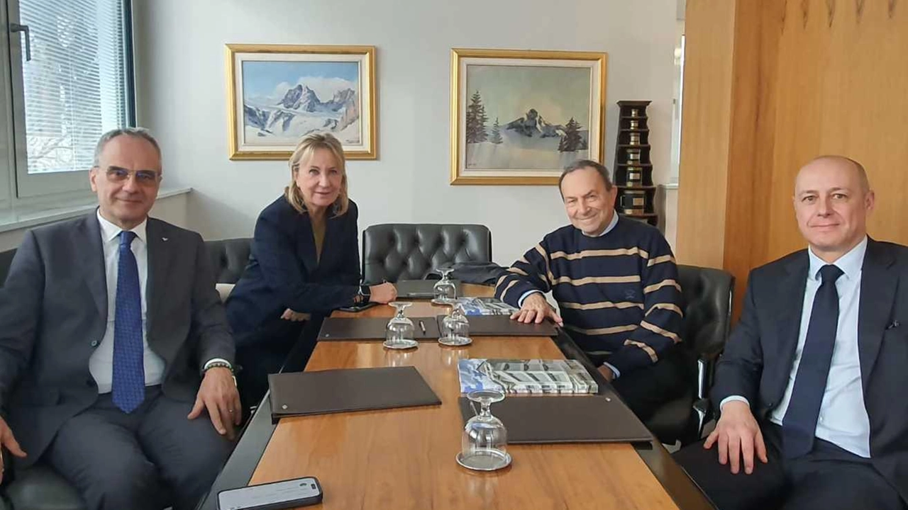 Il presidente della Camera di commercio di Sondrio Loretta Credaro e il segretario Marco Bonat hanno incontrato i colleghi lariani Il presidente della Camera di commercio di Sondrio Loretta Credaro e il segretario Marco Bonat hanno incontrato i colleghi lariani