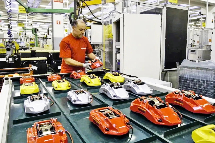 Brembro, un passaggio della produzione di impianti frenanti