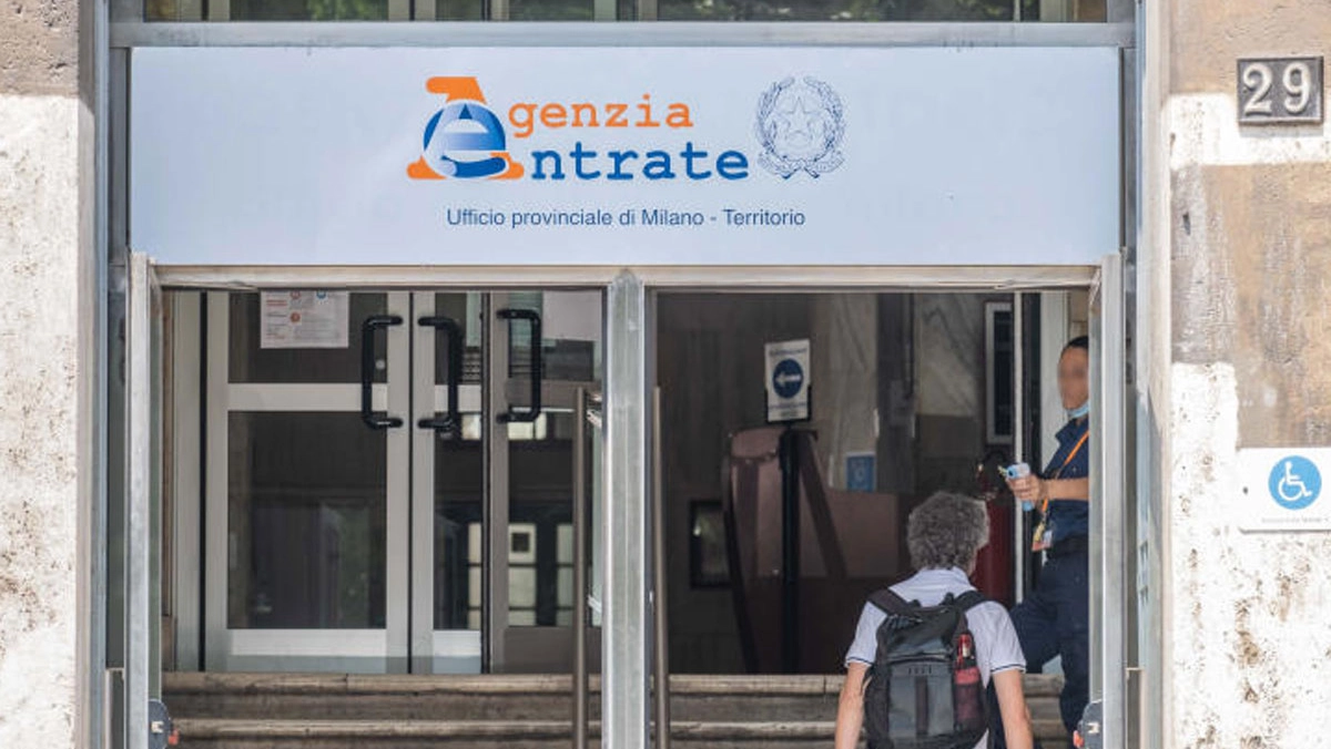 L'ingresso dell'Agenzia delle Entrate di Milano L'ingresso dell'Agenzia delle Entrate di Milano