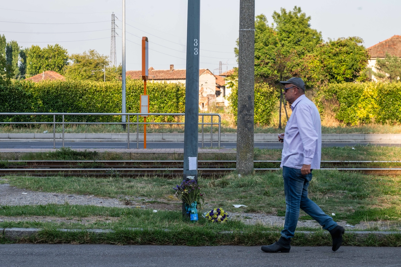 Fiori sul luogo del investimento di Cecilia De Astis in via Saponaro