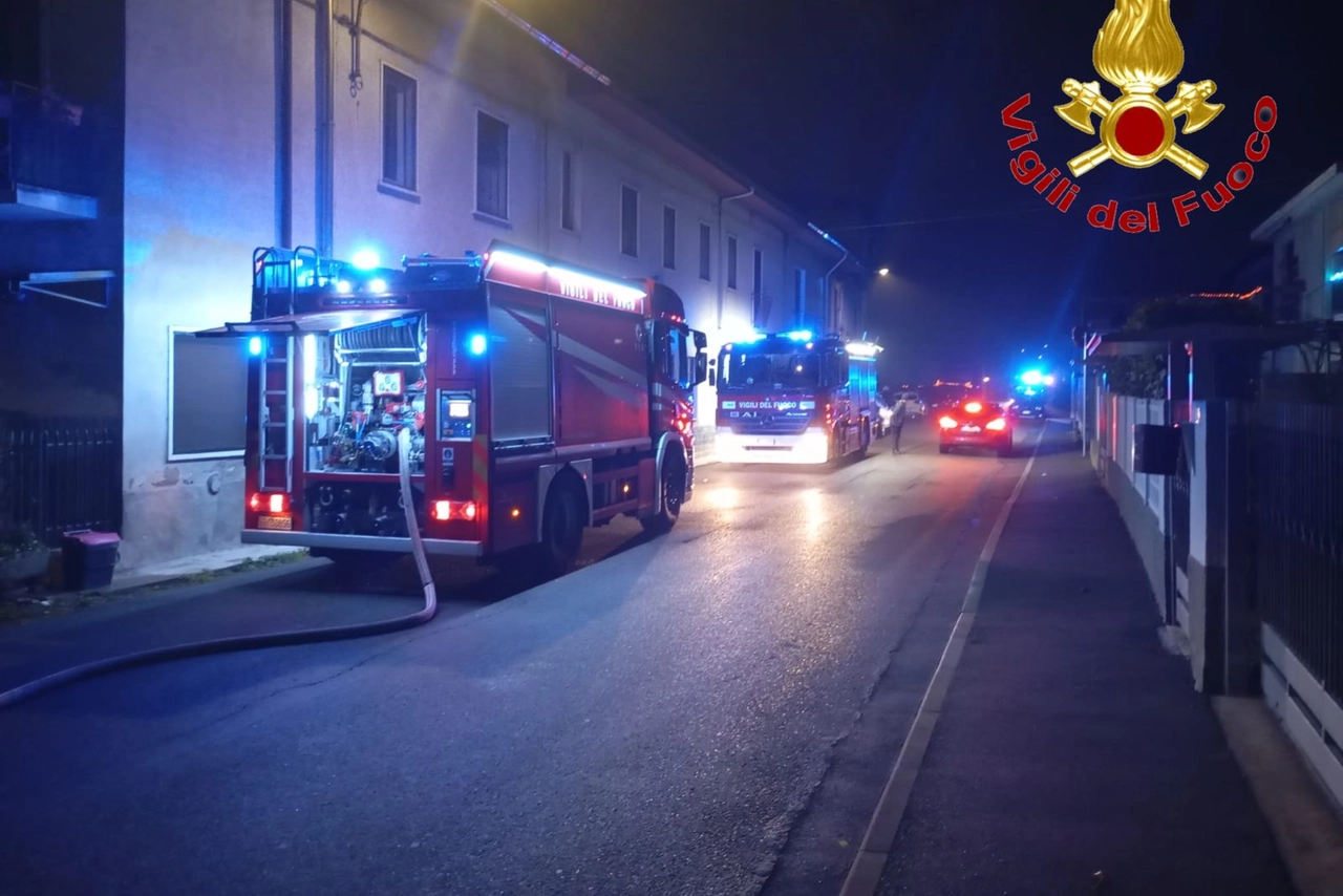 Diversi mezzi sono intervenuti sul posto per estinguere l'incendio