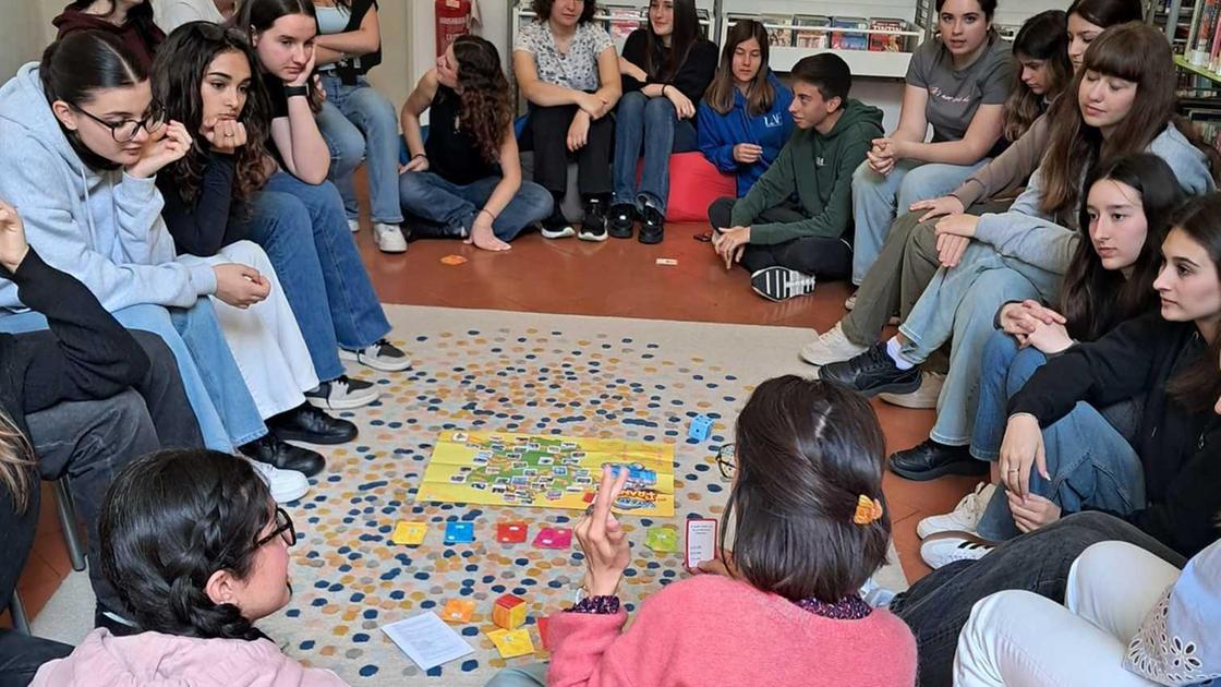 Fiaba, amore e sorpresa. L’idea della classe 2EL vince il concorso Fiaba, amore e sorpresa. L’idea della classe 2EL vince il concorso