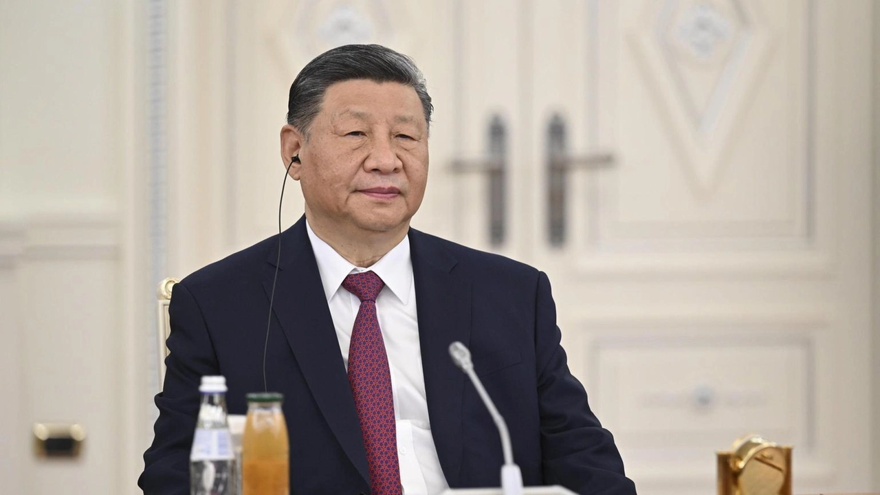 Xi Jinping esprime preoccupazione per l'escalation delle tensioni in Medio Oriente e invita alla distensione.