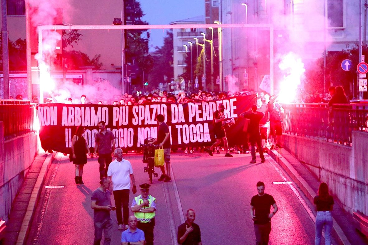 Negli ultimi 18 mesi il centro sociale ha vissuto 6 sgomberi: via Timavo, via Val D’Ossola, via Verità, via Salvo D’Acquisto, via Boccaccio, via Podgora