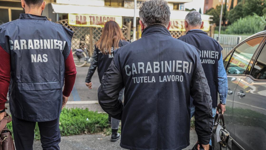 Turni di lavoro da 90 ore a settimana e stipendi da fame: l’aziendina era un inferno. La denuncia del lavoratore coraggio Turni di lavoro da 90 ore a settimana e stipendi da fame: l’aziendina era un inferno. La denuncia del lavoratore coraggio
