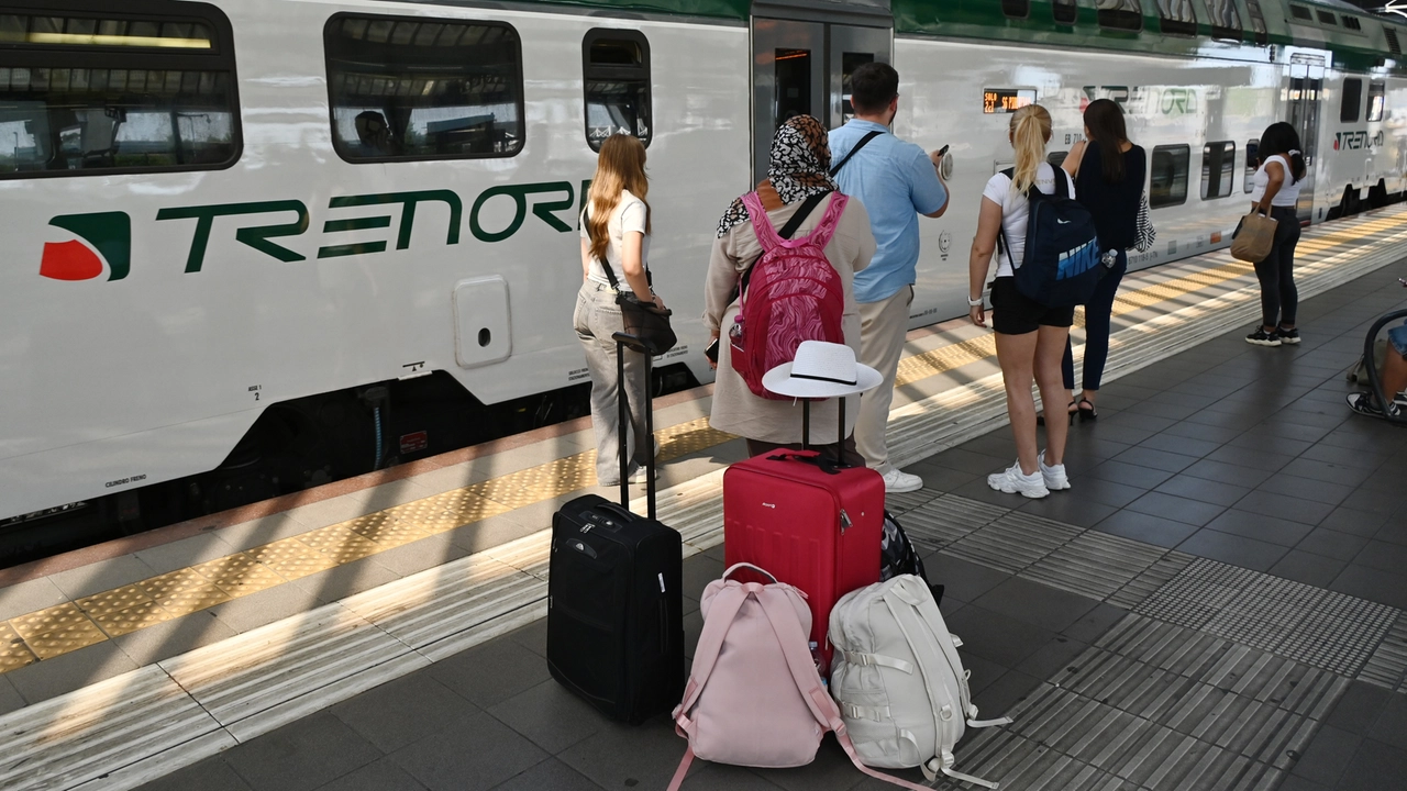 Un convoglio di Trenord. In base ai dati forniti dall’azienda nei primi 6 mesi del 2025 sulla rete sono circolati 380mila treni