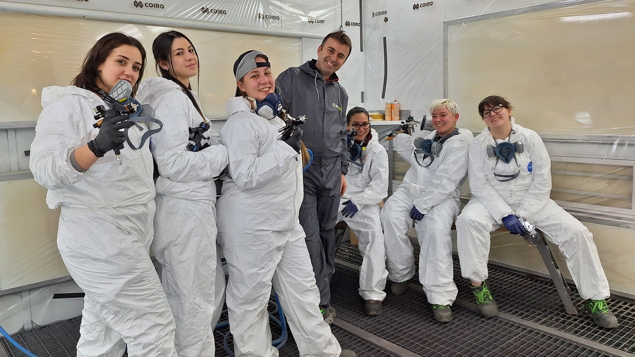 Le ragazze della (Pink) Academy di Car Clinic assieme al loro tutor Le ragazze della (Pink) Academy di Car Clinic assieme al loro tutor