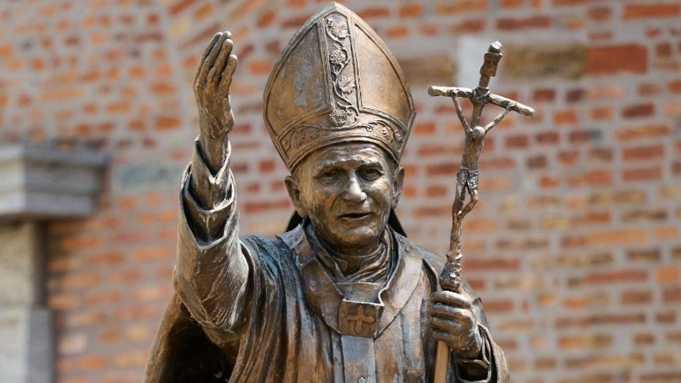 La statua di Giovanni Paolo II di Seregno La statua di Giovanni Paolo II di Seregno