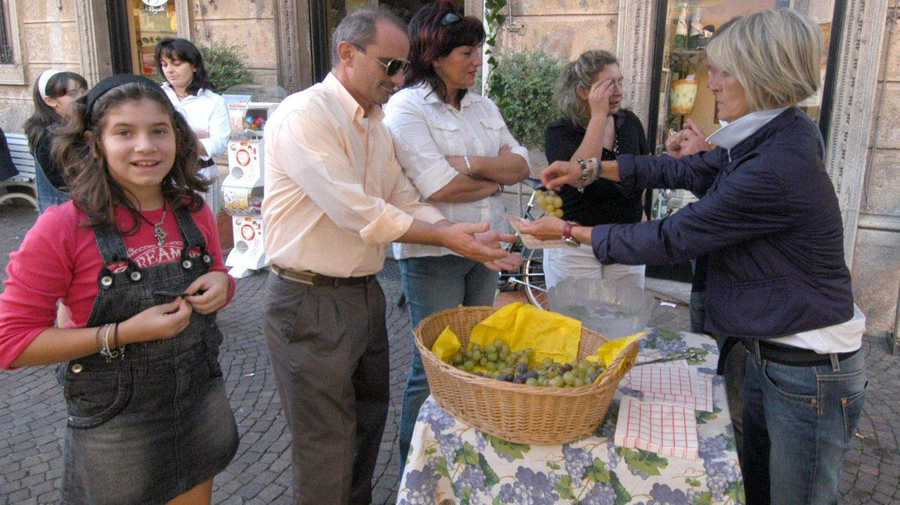 L’evento si svolge dalle dieci fino a tarda sera con banchetti di vendita e degustazione In chiusura musica country L’evento si svolge dalle dieci fino a tarda sera con banchetti di vendita e degustazione In chiusura musica country