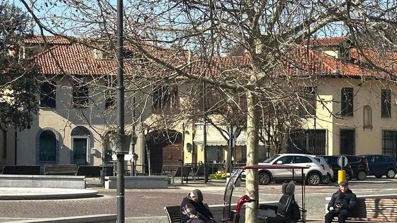 Busto Garolfo, la macelleria Bressan ha abbassato la saracinesca dopo quarant’anni di attività. Si allunga la lista dei negozi che hanno alzato bandiera bianca. E il centro intanto si svuota. . Busto Garolfo, la macelleria Bressan ha abbassato la saracinesca dopo quarant’anni di attività. Si allunga la lista dei negozi che hanno alzato bandiera bianca. E il centro intanto si svuota. .