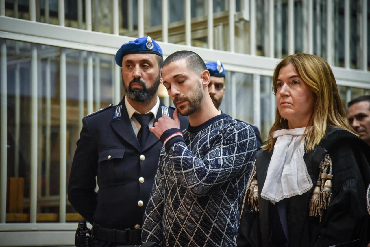 Alessandro Impagnatiello durante la lettura della sentenza di primo grado il 25 novembre 2024