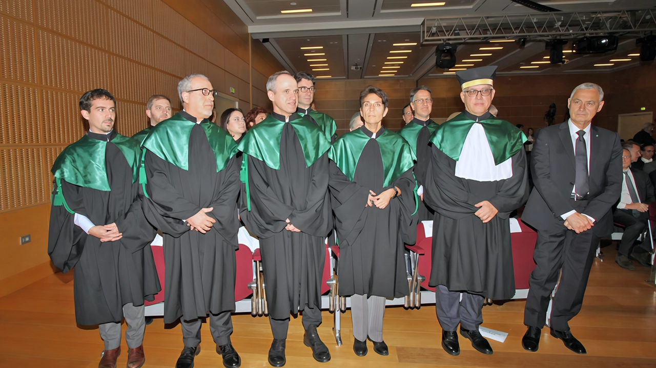 Il collegio accademico durante l’inaugurazione, molto partecipata, dell’Humanitas University di Pieve Emanuele Il collegio accademico durante l’inaugurazione, molto partecipata, dell’Humanitas University di Pieve Emanuele