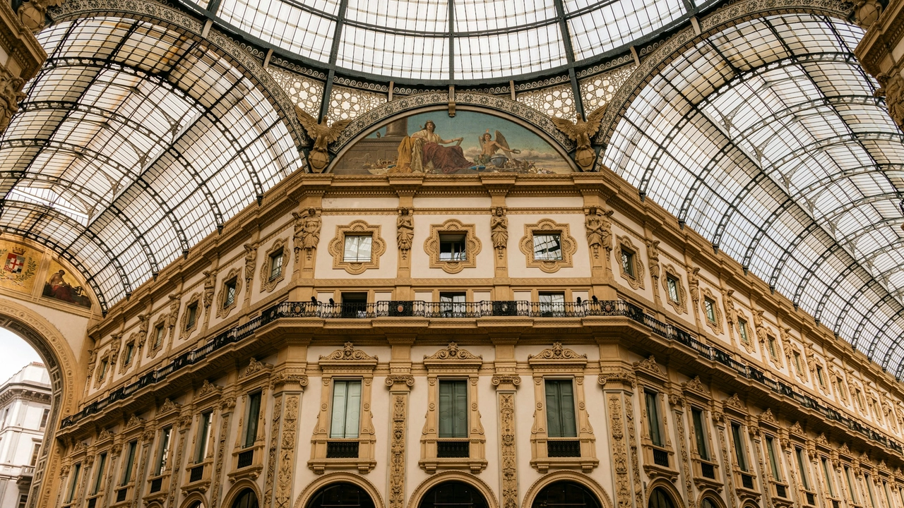 Galleria Vittorio Emanuele II, in centro a Milano Galleria Vittorio Emanuele II, in centro a Milano