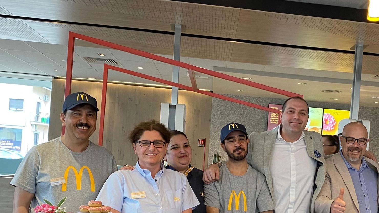 Inaugurato nuovo ristorante McDonald’s a Villa di Tirano con 33 dipendenti, di cui l’80% donne e provenienti da 18 nazionalità diverse. Dotato di servizi innovativi e partnership con Fondazione Pro Valtellina.