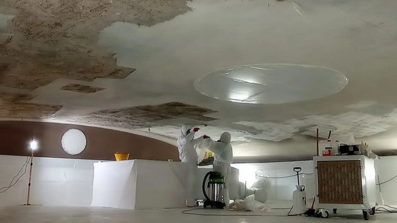 I restauratori al lavoro: spuntano decorazioni perdute, dettagli cancellati e colori inediti I restauratori al lavoro: spuntano decorazioni perdute, dettagli cancellati e colori inediti