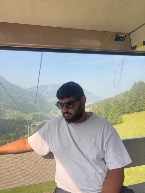 Simran Pooni trovato morto in un fosso con la moto. Il ragazzo era scomparso da due giorni Simran Pooni trovato morto in un fosso con la moto. Il ragazzo era scomparso da due giorni